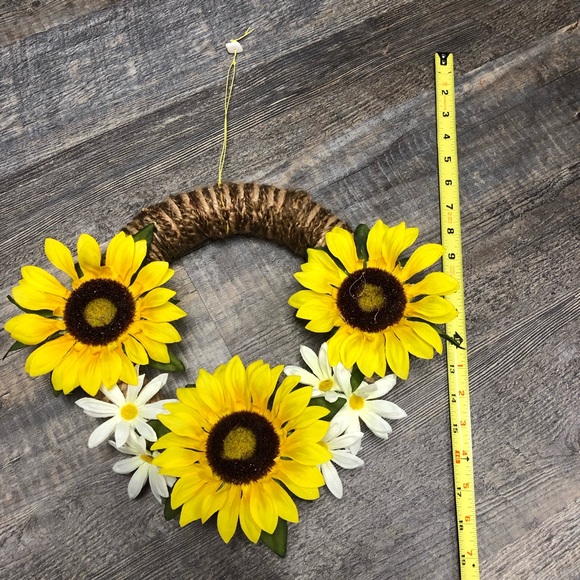 “Sunflower Sunshine” dreamcatcher/wreath🌻 - Picture 3 of 6